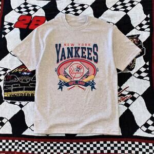 Grey New York Yankees Graphic Tee